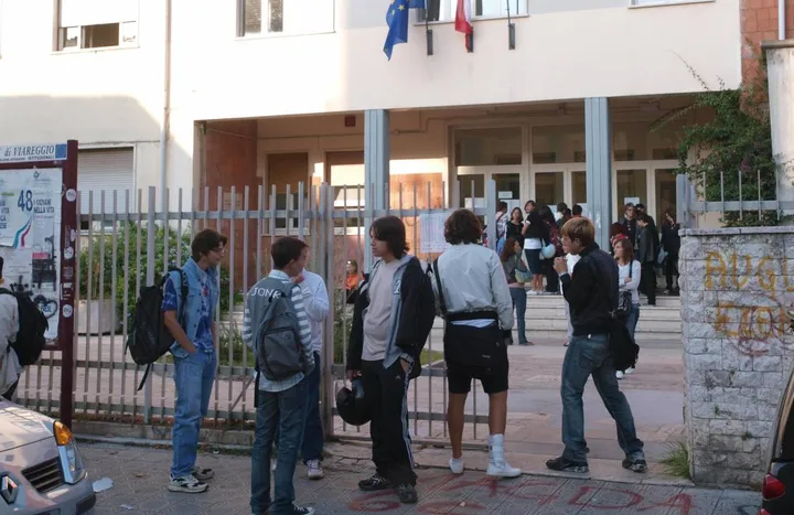 Lo Stato taglia classi anche al Liceo scientifico Barsanti e Matteucci