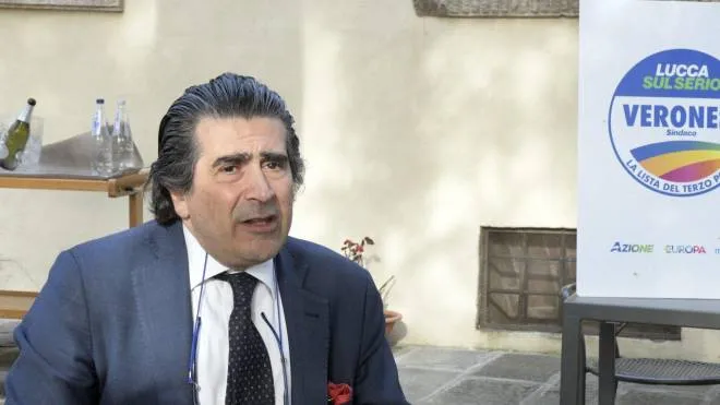 Alberto Veronesi, candidato sindaco del terzo polo, sconfessato da Calenda dopo aver annunciato l’appoggio a Pardini