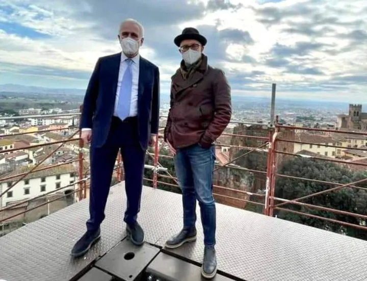 Il sindaco Spinelli (a destra) con il presidente Giani alla Torre di Mezzo