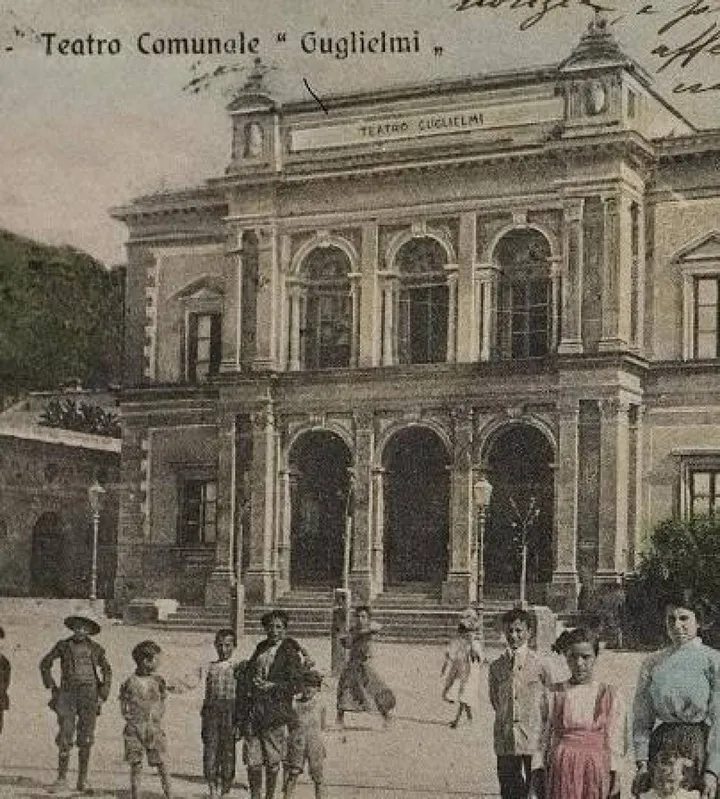 Una cartolina del Teatro Guglielmi