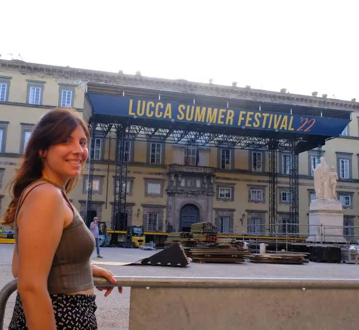 In corso il montaggio del palco del Summer Festival in piazza Napoleone