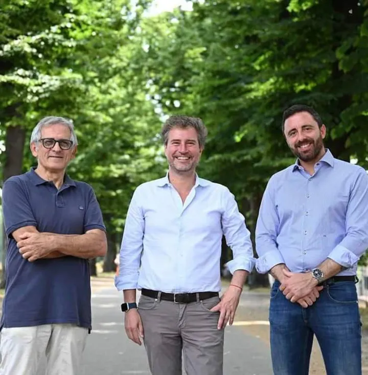 Al centro il candidato sindaco di centrodestra Mario Pardini, con Fabio Barsanti ed Elvio Cecchini, che si sono apparentati al. ballottaggio