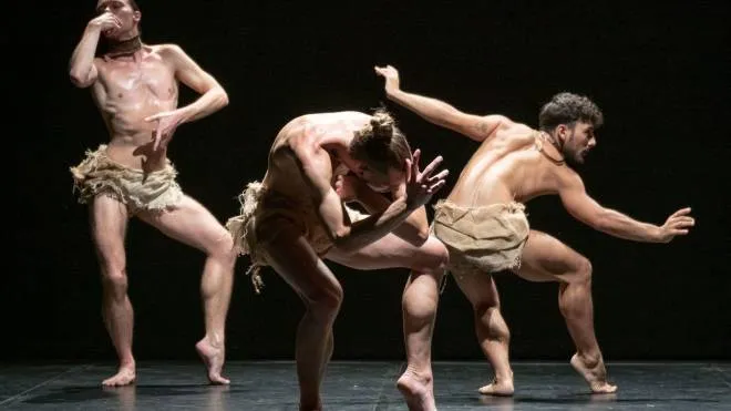 Lo spettacolo Manbuhsona, con la coreografia di. Pablo Girolami