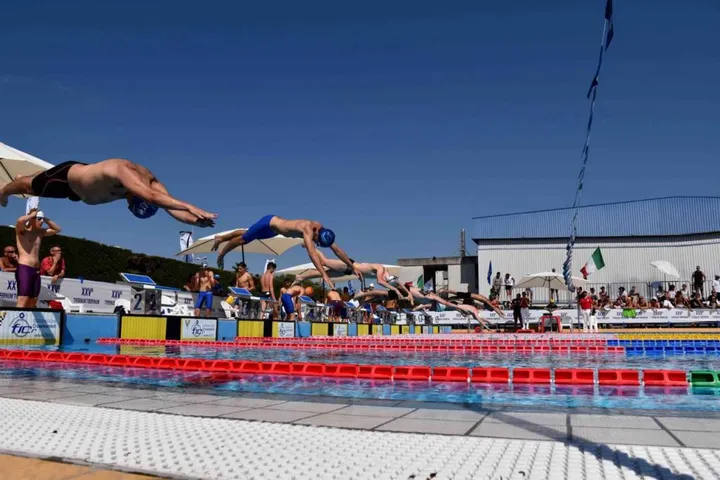 Novecento atleti si sono tuffati nella piscina di Città di Castello per il meeting