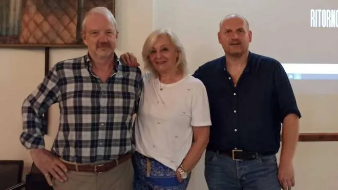 Da sinistra gli attori Sergio Berti, Paola Canocchi e il sindaco David Baroncelli