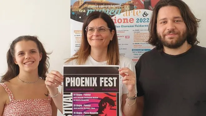 Il sindaco Valentina Vadi insieme agli organizzatori del Phoenix Fest inserito all’interno del Giugno Sangiovannese