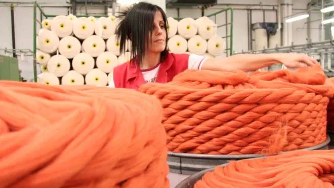 Allarme caldo fra i lavoratori tessili: i sindacati chiedono interventi per tutelare la salute