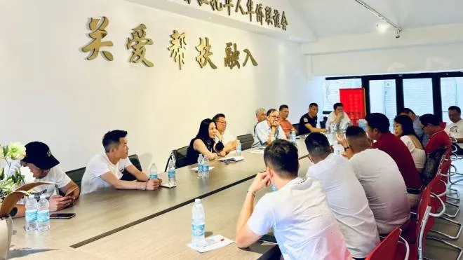 L’incontro che si è tenuto domenica fra i rappresentanti delle associazioni cinesi e i consiglieri comunali Marco Wong e Teresa Lin