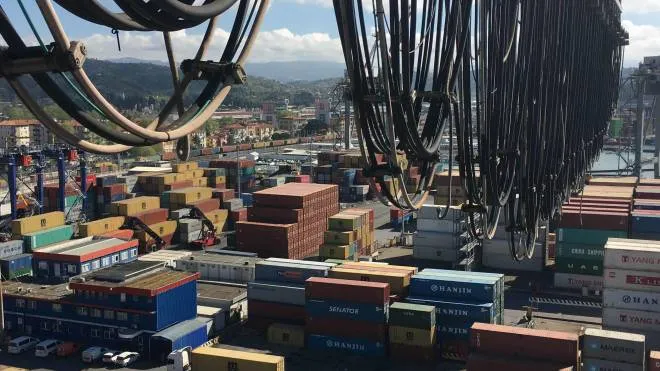 Terminal container Lsct alla Spezia (foto di repertorio)