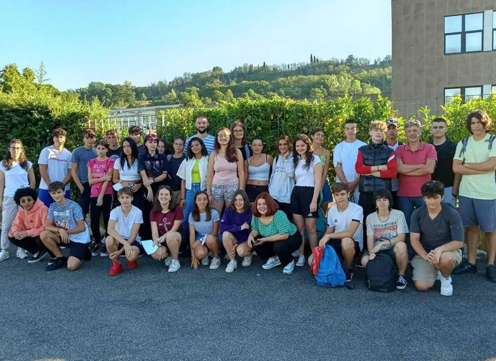 Gli studenti in partenza per Sessa Aurunca e Castel Volturno, due località. del Casertano dove ci sono terreni confiscati alla camorra