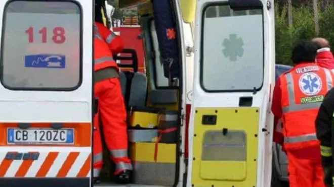 I sanitari del 118 hanno soccorso la 95enne caduta in casa a Staggia senese