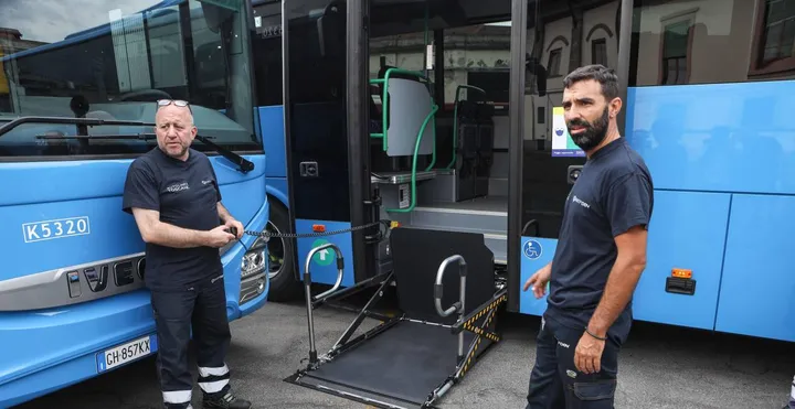 I nuovi bus presentati ieri da Autolinee Toscane, gestore unico del trasporto pubblico locale