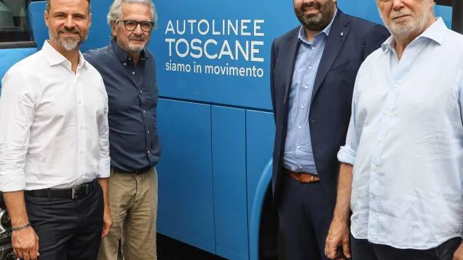 Francesco Casini, Alessio Mugnaini, Gianni Bechelli e Paolo Rodighiero alla presentazione dei nuovi mezzi