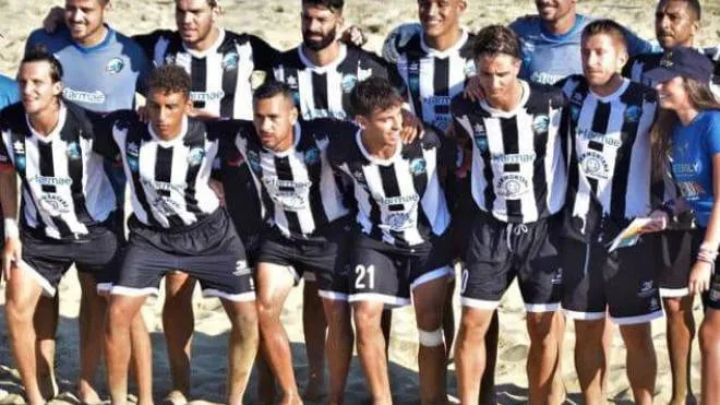 . Farmaè Viareggio Beach Soccer domani alle 15.30 nei quarti di finale scudetto affronterà l’Adj Nettuno nell’ultima tappa in Sardegna