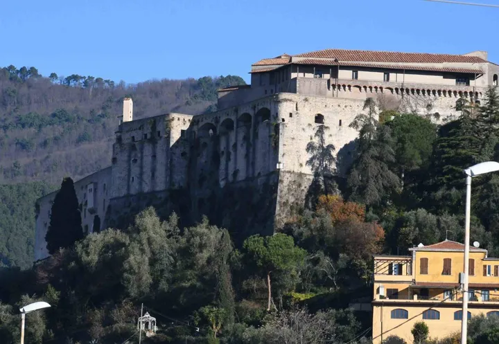 Il castello Malaspina, splendido maniero affacciato sulla città di Massa