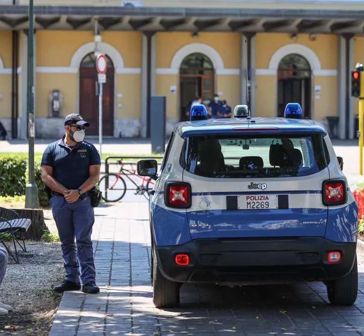 Controlli della Polizia di Stato, Commissariato di Empoli in piazza don Minzon (foto Germogli/Gasperini)