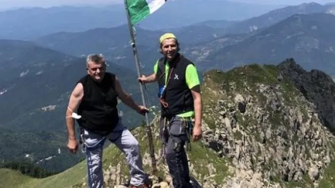 Gli Alpini Morini e Fioroni hanno issato il tricolore nei giorni scorsi sul Gendarme