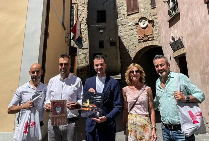 Simone Venturini, assessore veneziano allo Sviluppo al turismo e allo sviluppo economico (al centro) durante la sua visita a Montone