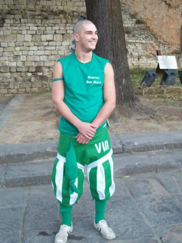 Gaddo Giusti, 31 anni, qui con la maglia dei Verdi. Il ragazzo era un calciante della Palla Grossa. E’ morto sabato per un malore