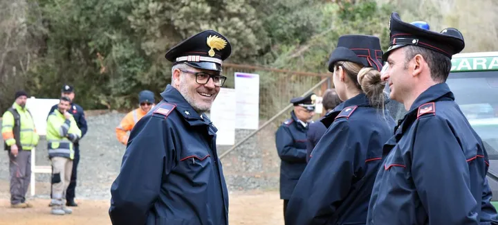 I carabinieri in azione per sequestrare la cava dei gessi rossi a Montioni