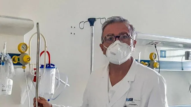 Il dottor Pierluigi Blanc è direttore di Malattie infettive al San Jacopo e responsabile della Struttura complessa malattie infettive 2 di Pistoia e Prato