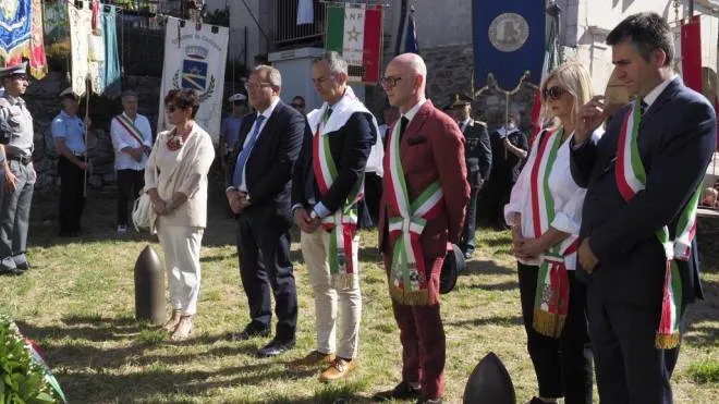 Alla cerimonia prefetto, presidente della Provincia, vicequestore, amministratori toscani e liguri (Foto Pasquali)
