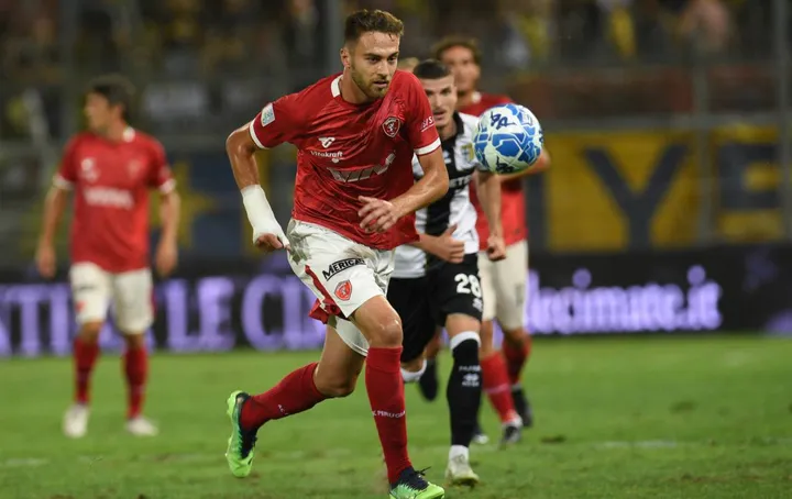 Filippo Sgarbi salta la prossima partita a Brescia: il difensore deve scontare il turno di squalifica dopo il «rosso» con il Bari