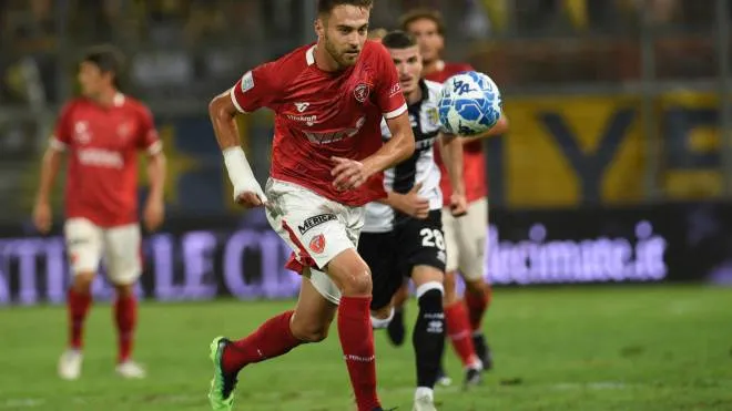 Filippo Sgarbi salta la prossima partita a Brescia: il difensore deve scontare il turno di squalifica dopo il «rosso» con il Bari