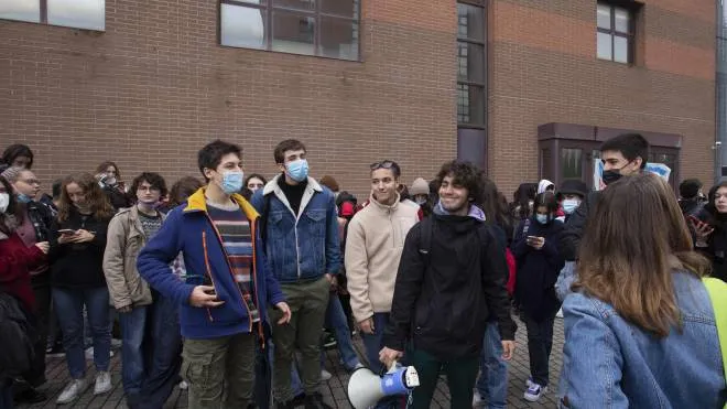 Una protesta dello scorso anno contro il caos-aule al Buonarroti e Carducci