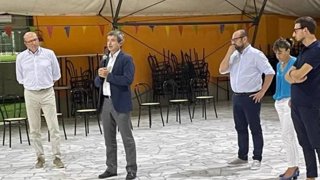 Un momento dell’inaugurazione della campagna elettorale a Castelnuovo