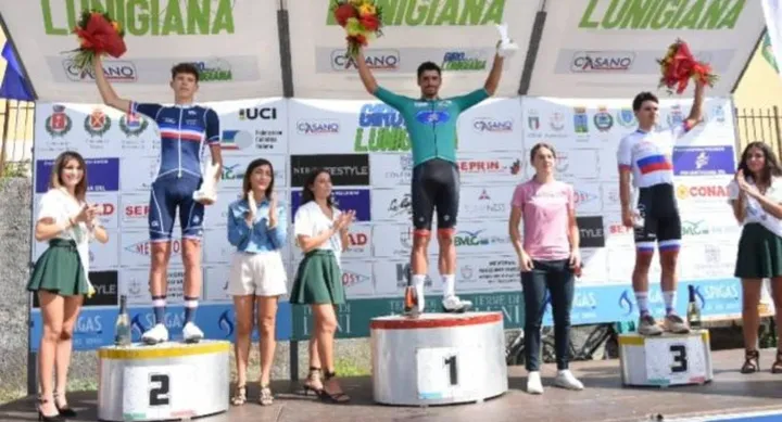La premiazione del 46° Giro della Lunigiana vinto dal portoghese Morgado