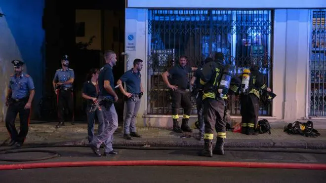 Incendio appartamento Viale Bonaini l'intervento vigili del fuoco  pisa - (foto di: ENRICO MATTIA DEL PUNTA)