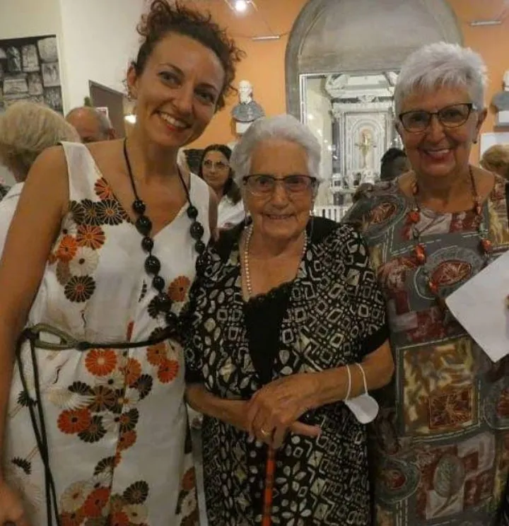 Maria Landini fra la figlia Rita e la nipote Flavia