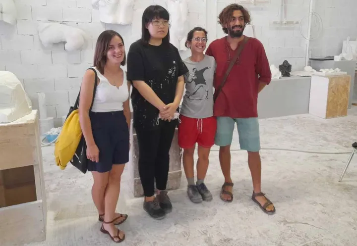 I quattro giovani scultori che lavoreranno nel capannone di San Martino