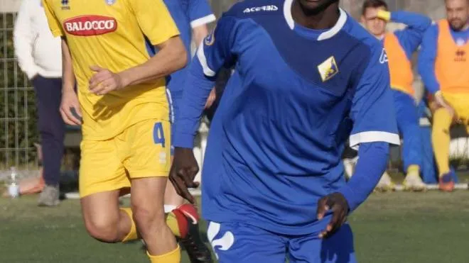Thomas Kouassi ha vestito la maglia del Prato nella stagione 2020/2021 per poi passare all’Aglianese e (da febbraio scorso) al Serravezza