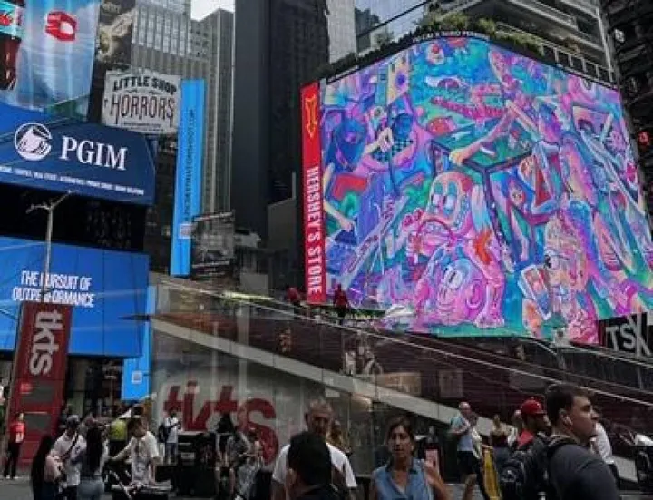 L’opera di Niro Perrone sui maxi-schermi di Times Square a New York
