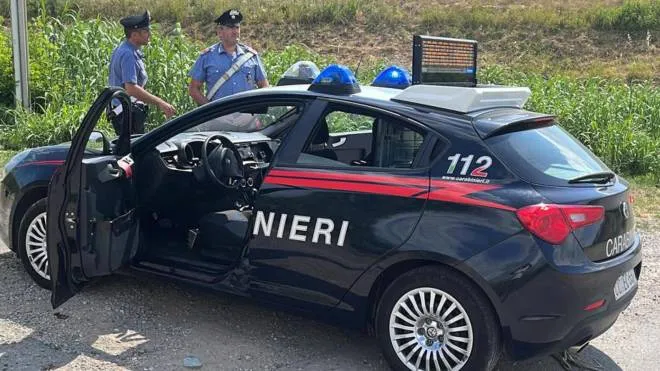 I carabinieri di Sarzana erano intervenuti per disarmare l’uomo dall’ascia