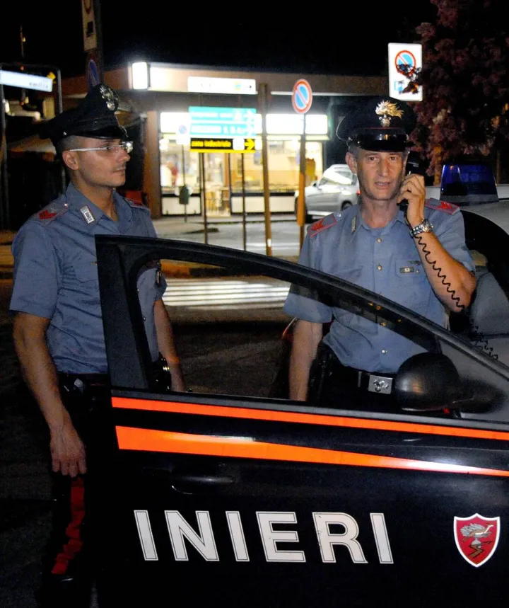 I carabinieri hanno immediatamente raggiunto il luogo del tentato furto ma i ladri erano già scappati