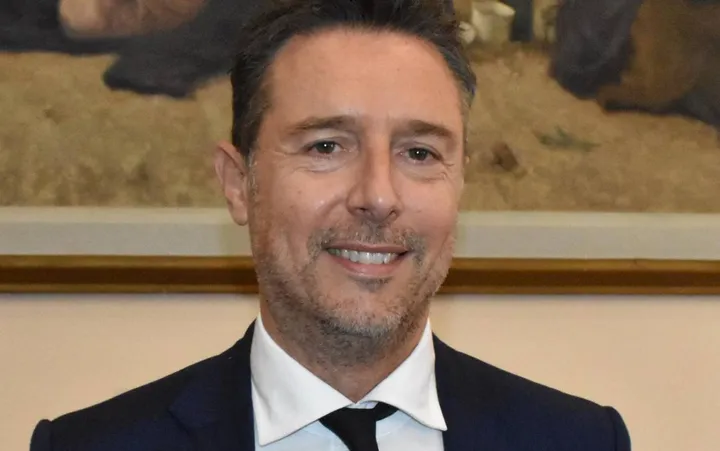 Il vicesindaco. e assessore allo Sport, ora anche candidato al Parlamento, Fabrizio Rossi tuona contro. la dirigenza del Grosseto calcio