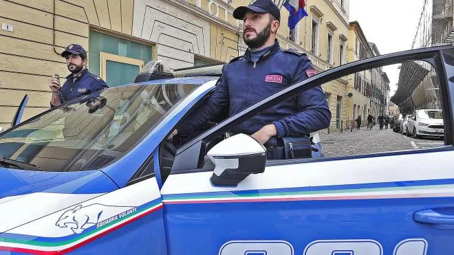 La Polizia ha arrestato l’uomo, un 32enne rumeno nell’appartamento