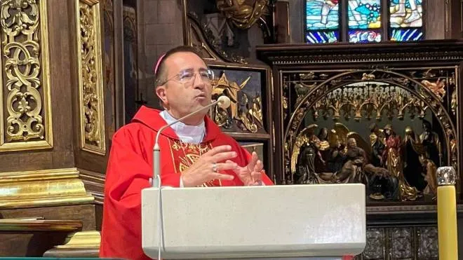 Il vescovo Andrea Migliavacca durante una celebrazione