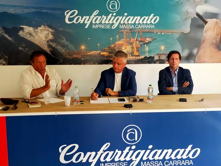 Massimo Mallegni e Matteo Mastrini all’incontro con il presidente della Confartigianato Sergio Chericoni