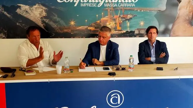 Massimo Mallegni e Matteo Mastrini all’incontro con il presidente della Confartigianato Sergio Chericoni