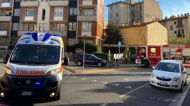 L’intervento dei carabinieri e dei vigili del fuoco, martedì, presso il condominio di via Pisacane, che. è stato anche evacuato