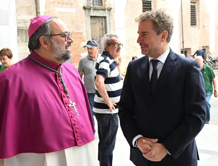 L’Arcivescovo Paolo Giulietti e il sindaco Mario Pardini (foto Alcide)