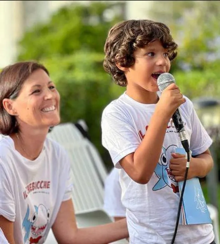 Il piccolo Pietro con la mamma Lucia Mostardini. Il libro è un progetto che ha coinvolto tutta la famiglia