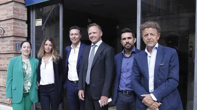 Il capogruppo alla Camera Francesco Lollobrigida con Francesco Michelotti e gli altri candidati di FdI