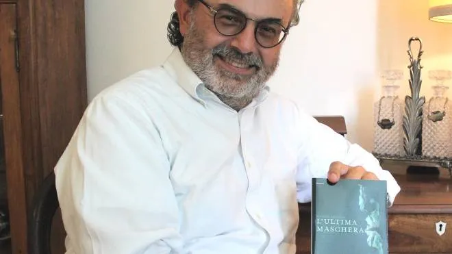 Maurizio Chinaglia è l’autore del libro «L’ultima maschera» da cui è tratta l’opera teatrale