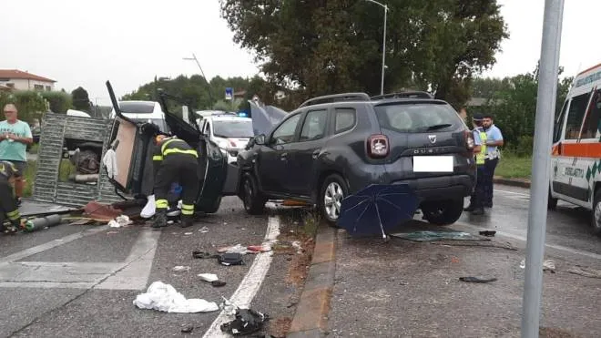 Il terribile impatto tra la Dacia Duster e l’Ape: il bilancio è di tre feriti gravi L’incidente è accaduto sulla Romana