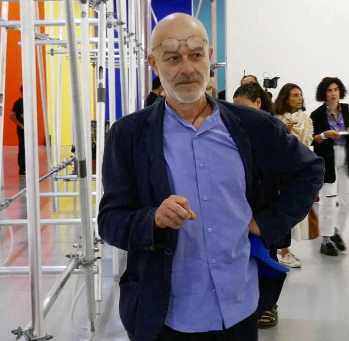 Massimo Bartolini è uno degli artisti contemporanei più apprezzati e conosciuti a livello mondiale. I suoi lavori sono al Pecci (foto Attalmi)